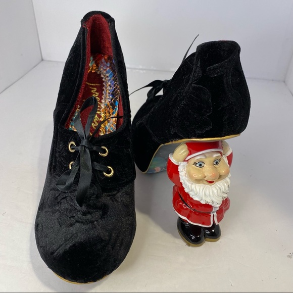 Irregular Choice “JINGLE” black velveteen with resin Santa HEELS size 7 Rare - Picture 9 of 13